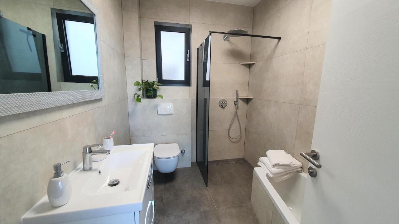 Apartments Marina Omis Bagian luar foto